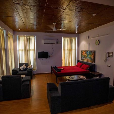Waves Beach House بونديتْشيري المظهر الخارجي الصورة