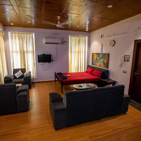 Waves Beach House بونديتْشيري المظهر الخارجي الصورة