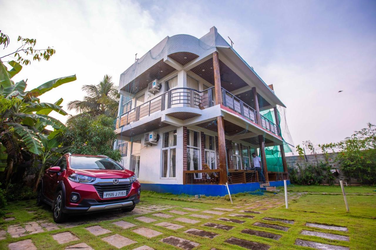 Waves Beach House بونديتْشيري المظهر الخارجي الصورة
