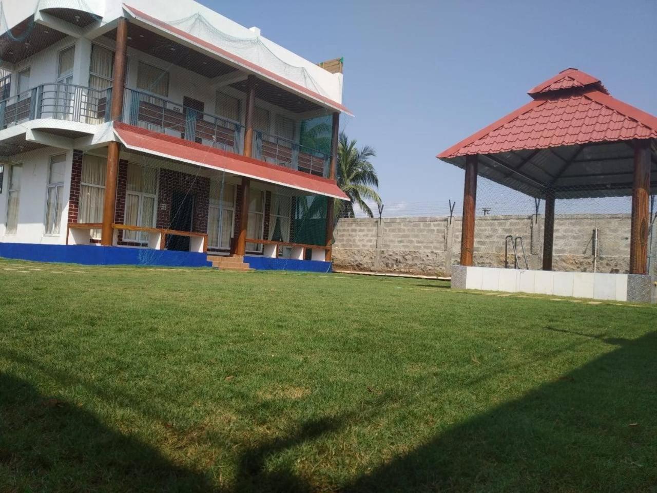 Waves Beach House بونديتْشيري المظهر الخارجي الصورة