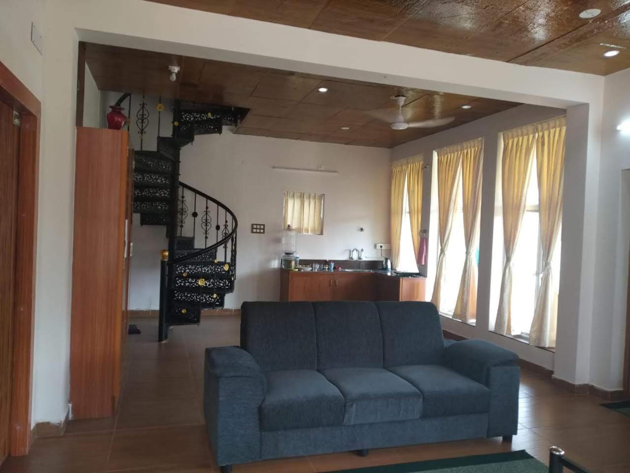 Waves Beach House بونديتْشيري المظهر الخارجي الصورة