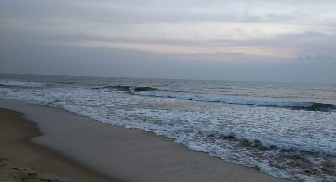 Waves Beach House بونديتْشيري المظهر الخارجي الصورة