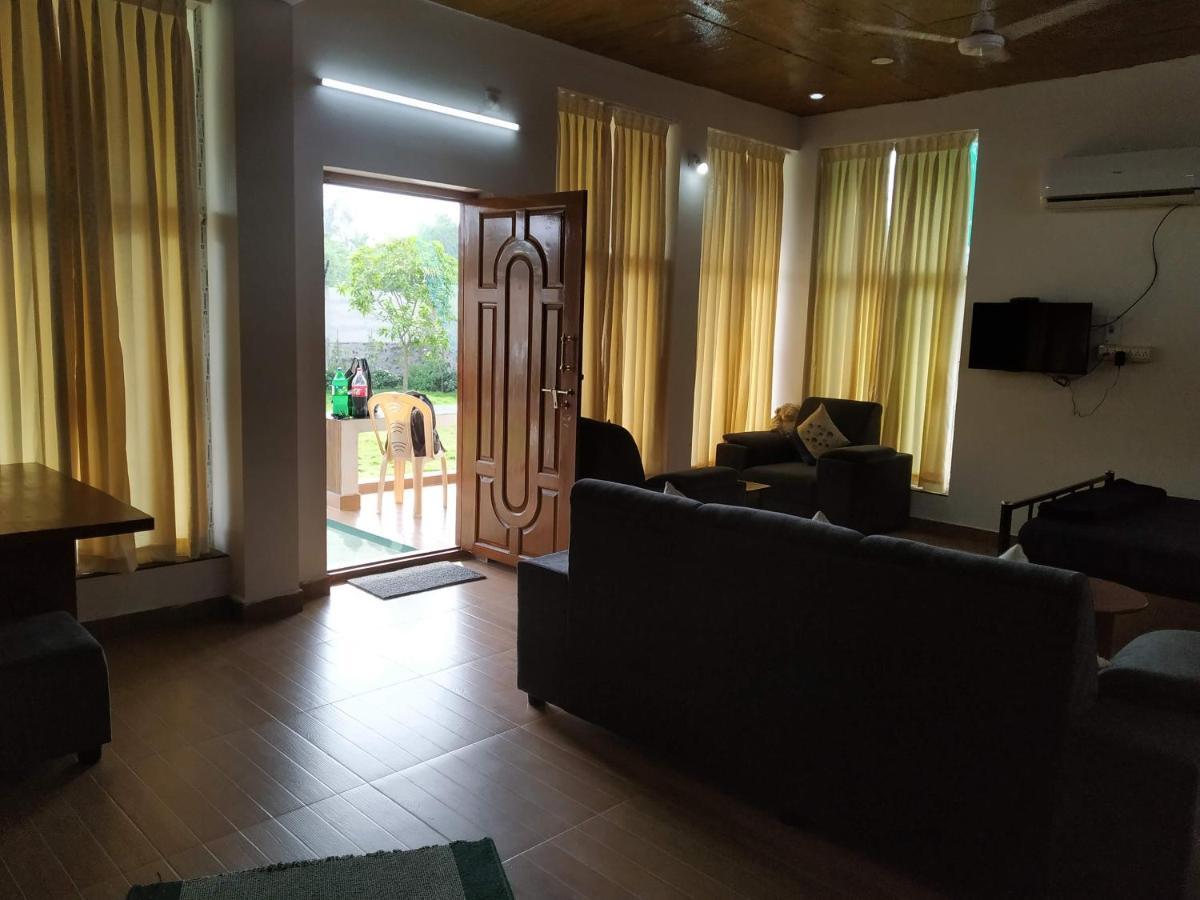 Waves Beach House بونديتْشيري المظهر الخارجي الصورة