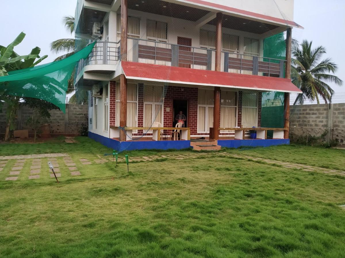 Waves Beach House بونديتْشيري المظهر الخارجي الصورة